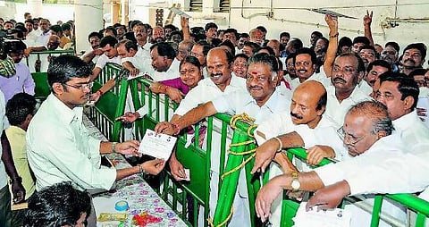 அதிமுக பொதுச் செயலாளர் தேர்தல்﻿: முதல்வர் ஜெயலலிதா மனு தாக்கல்﻿