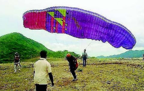 கொடைக்கானல் அருகே மன்னவனூரில் ஆக. 23 முதல் வான் சாகச விளையாட்டு﻿: சுற்றுலாப் பயணிகள், மாணவர்கள் ஆர்வம்﻿﻿