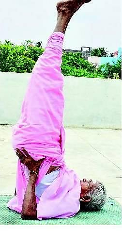 முகம் நூறு: தள்ளாத வயதிலும் தளராத யோகா﻿