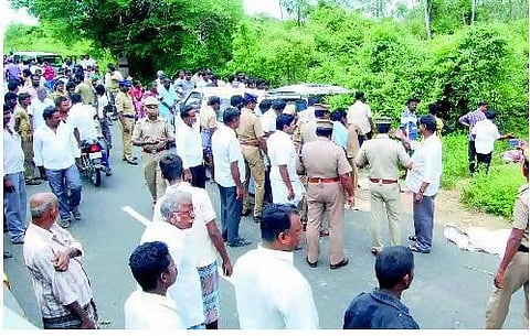 கெமிக்கல் கேன் வெடித்து நகராட்சி ஊழியர்கள் 2 பேர் பலி﻿: வந்தவாசி அருகே பரிதாபம்﻿