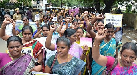 பட்டதாரி, இடைநிலை ஆசிரியர் நியமனத்துக்கு தடை﻿: வெயிட்டேஜ் மதிப்பெண் முறையை எதிர்த்த வழக்கில் உயர் நீதிமன்றம் உத்தரவு﻿﻿