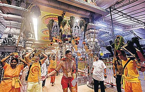 சிங்கப்பூரில் செழிக்கும் இந்துக் கோயில்கள்: சிங்கப்பூர் இந்து அறக்கட்டளை வாரியத் தலைவர் ஆர்.ஜெயச்சந்திரன்  நேர்காணல்