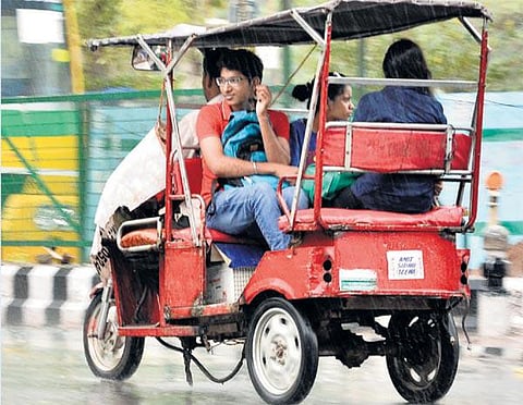 இ- ரிக் ஷாக்களுக்கு நிரந்தரத் தடை﻿: டெல்லி உயர் நீதிமன்றம் உத்தரவு﻿