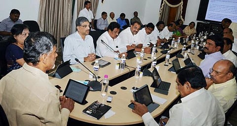 ஆந்திராவில் ஐ பேட் மூலம் அமைச்சரவைக் கூட்டம்﻿: நாட்டிலேயே முதல்முறை