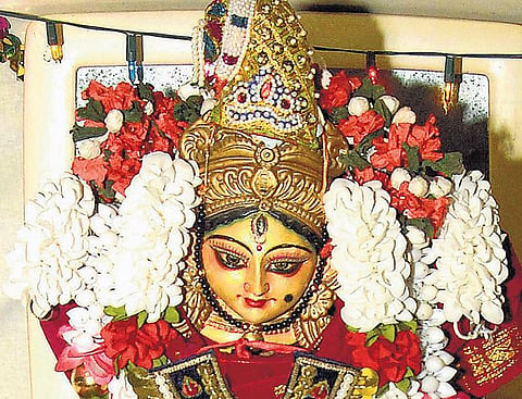 அனைத்து உயிர்களிலும் அம்பிகை