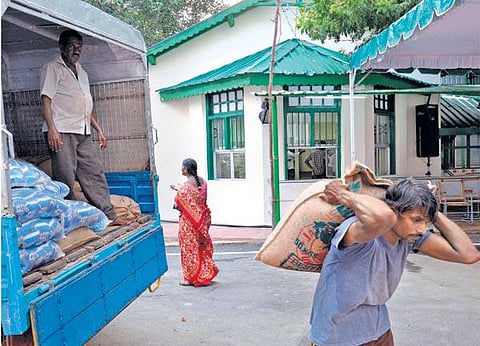 4 அரசு மருத்துவமனைகளில் அம்மா உணவகங்கள்﻿: முதல்வர் இன்று திறந்து வைக்கிறார்﻿