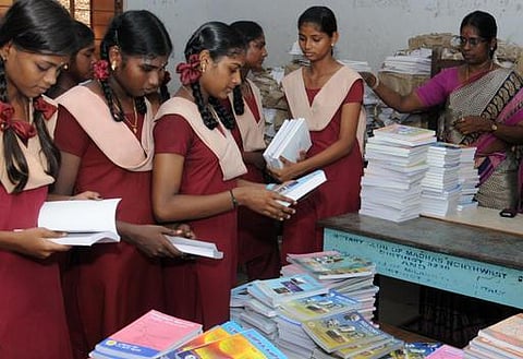 ஒரே ஆண்டில் 2 ஆயிரம் மாணவர்கள் குறைந்தனர்: மூடப்படும் அபாயத்தில் அரசுப் பள்ளிகள் - 15 பள்ளிகளில் ஒற்றை இலக்கம்