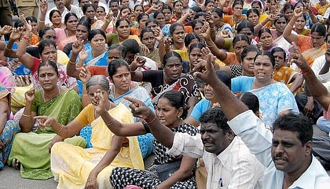 மக்கள்நலப் பணியாளருக்கு மாற்றுப் பணி﻿﻿: உச்ச நீதிமன்றம் தடை - அரசின் மேல் முறையீட்டு வழக்கில் உத்தரவு﻿