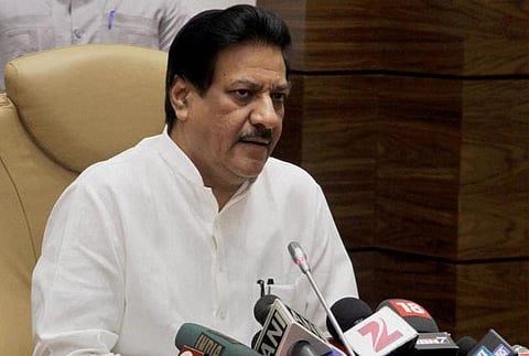 மகாராஷ்டிர முதல்வர் பிருத்விராஜ் சவாண் ராஜினாமா﻿
