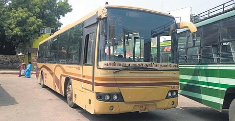 விதிகளை மீறி நீண்ட தூரம் இயங்கும் மாநகர குளிர்சாதன பேருந்துகள்: குழந்தைகளுக்கும் முழுக் கட்டணம் வசூலிப்பதாக புகார்
