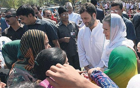 காஷ்மீரில் வெள்ள பாதிப்பு பகுதிகளில் சோனியா, ராகுல்﻿