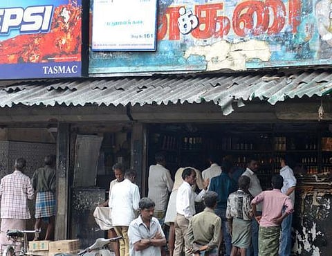 டாஸ்மாக் கடைகளுக்கு அக்.2-ல் விடுமுறை﻿