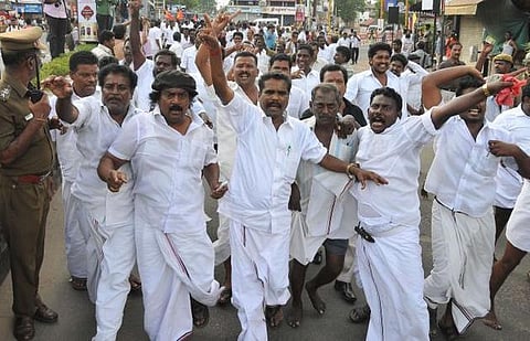 ஜெயலலிதா கைதுக்கு எதிர்ப்பு: புதுச்சேரியில் நாளை முழு அடைப்புக்கு அதிமுக அழைப்பு