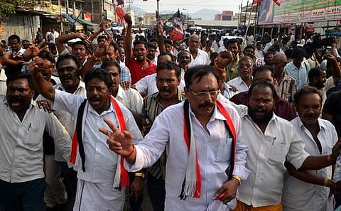 எவ்வித போராட்டங்களிலும் ஈடுபடக் கூடாது: கட்சியினருக்கு அதிமுக கட்டளை