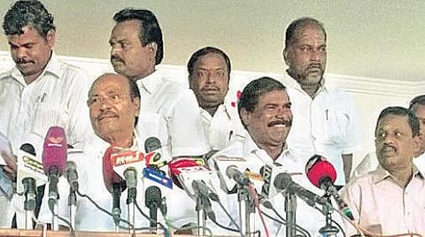 அரசியல் சட்டப்பிரிவு 355-ஐ பயன்படுத்தி﻿ தமிழகத்தில் சட்டம் ஒழுங்கை சீர்செய்ய வேண்டும்﻿: ராமதாஸ்