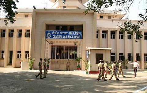 சுற்றுச்சுவர் உயரத்தை அதிகரிக்க திஹார் சிறை நிர்வாகம் முடிவு﻿