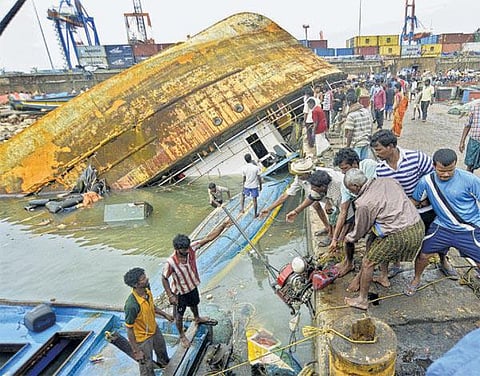 ஹுத்ஹுத் புயலுக்கு 21 பேர் பலி; 170 பேரை காணவில்லை; 6 ஆயிரம் வீடுகள் சேதம்