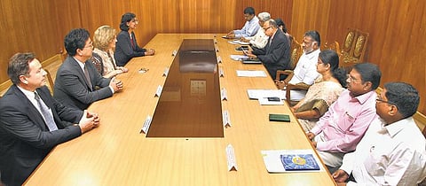 தமிழகத்தில் அமெரிக்க தொழில் முதலீடுகளை வரவேற்கிறோம்: யுஎஸ் தூதருடன் தமிழக முதல்வர் பேச்சு﻿
