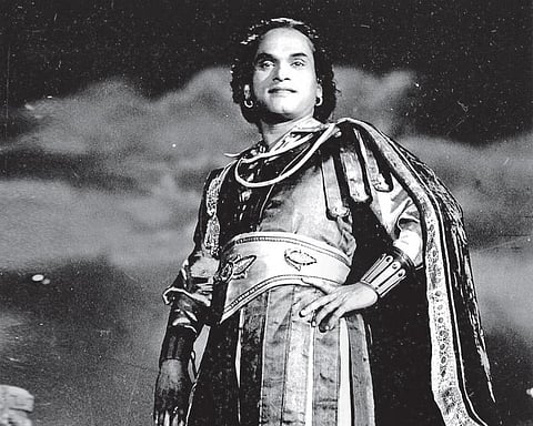 பின்னணிப் பாடகனின் மரணம்