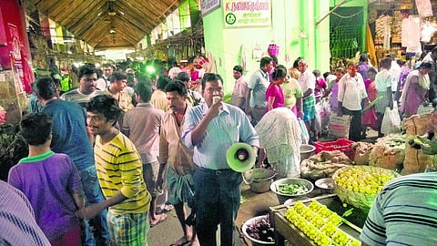 தொடர் மழை எதிரொலி: கோயம்பேடு காய்கறி மார்க்கெட்டில் தினமும் ரூ.10 கோடி வர்த்தகம் பாதிப்பு﻿