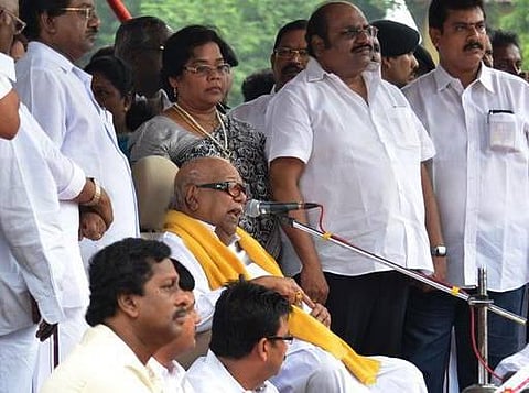 தமிழகத்தில் ஒரு பெரும் புரட்சி தேவை: ஆர்ப்பாட்டத்தில் கருணாநிதி பேச்சு