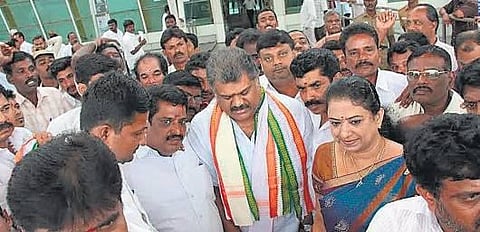 தமிழக காங்கிரஸ் மீண்டும் உடைகிறது: புதுக்கட்சி தொடங்கும் அறிவிப்பை இன்று வெளியிடுகிறார் வாசன்﻿