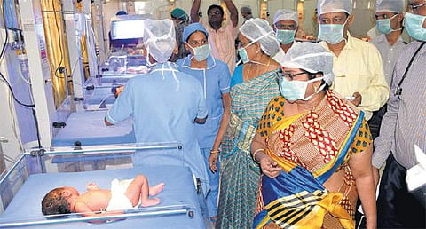 குழந்தைகள் இறப்பு அதிகரிப்பு எதிரொலி﻿: தருமபுரி அரசு மருத்துவமனையில் மருத்துவக் கல்வி இயக்குநர் ஆய்வு﻿