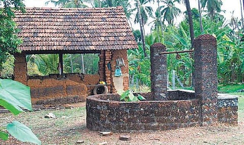 ஈரம் காயாத கிணற்றடிகள்