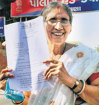 பிரதமர் மோடி அழைத்தால் அவருக்கு சேவை செய்ய காத்திருக்கிறேன்﻿: மோடியின் மனைவி யசோதா பென் விருப்பம்﻿﻿