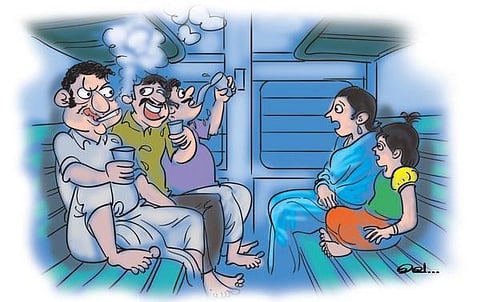 தொடரும் மது, புகை, ஈவ்டீஸிங் தொந்தரவுகள்﻿: கேள்விக்குறியாகும் ரயில் பயணிகளின் பாதுகாப்பு﻿ - உதவிக்கு வராத ‘ஹெல்ப்’லைன், போலீஸார்﻿
