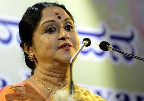 சிம்புவுடன் நடனமாடும் சரோஜாதேவி: இது வாலு ஸ்பெஷல்