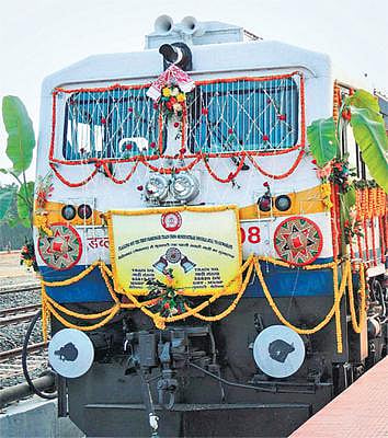 ரயில் நிலையங்கள் தனியார் மயமாவது அவசியம்﻿: பிரதமர் நரேந்திர மோடி பேச்சு﻿﻿