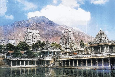 திருவண்ணாமலை தீபத் திருவிழாவுக்கு 2 ஆயிரம் பேருந்துகள், 35 ரயில்கள் இயக்க ஏற்பாடு: பாதுகாப்பில் கமாண்டோ உட்பட 9 ஆயிரம் போலீஸார்