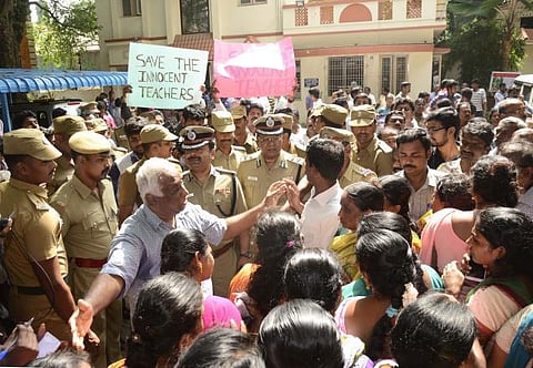 ஆசிரியர் தாக்கப்பட்ட வழக்கில் தலைமறைவாக இருந்தவர் கைது﻿: திருச்சியில் சுற்றி வளைத்தது தனிப்படை﻿