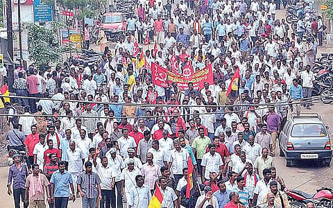ஊதிய உயர்வு ஒப்பந்த பேச்சுவார்த்தை நடத்தக் கோரி﻿ அரசுப் போக்குவரத்து தொழிலாளர்கள் டிச.19-ல் வேலைநிறுத்தம்﻿: அனைத்து தொழிற்சங்க கூட்டமைப்பு மாநாட்டில் அறிவிப்பு﻿