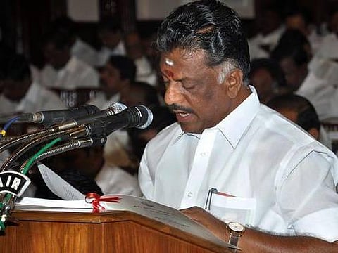 முல்லை பெரியாறு அணை நீர்மட்டத்தை﻿﻿ 152 அடியாக உயர்த்த வலியுறுத்தி தமிழக சட்டப்பேரவையில் தீர்மானம்﻿: எம்ஜிஆர், கருணாநிதி பெயரை சேர்க்காததால் திமுக வெளிநடப்பு﻿﻿