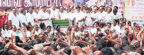 காவிரியின் குறுக்கே புதிய அணைகள்﻿: கர்நாடகத்தின் செயல் இறையாண்மைக்கு எதிரானது﻿ - தஞ்சை ஆர்ப்பாட்டத்தில் ஜி.கே.வாசன் பேச்சு﻿