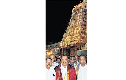 ஏழுமலையானை தரிசித்தார் ராஜபக்ச﻿: ஆர்ப்பாட்டக்காரர்கள் கைது﻿; தமிழக பத்திரிகையாளர்கள் காயம்
