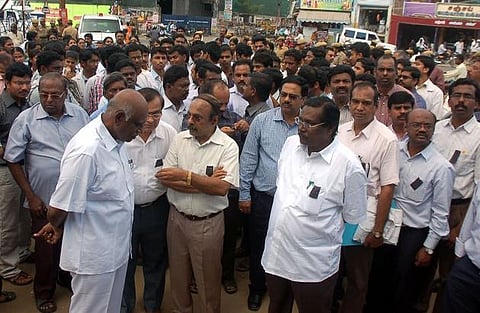 இஎஸ்ஐ மருத்துவமனைகளில்﻿ 29 மூத்த டாக்டர்கள் திடீர் பணியிட மாற்றம்﻿: போராட்டம் நடத்த டாக்டர்கள் சங்கம் முடிவு﻿