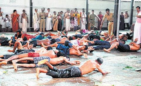 கோயிலில் எச்சில் இலை மீது உருளும் சடங்கு நடத்த உச்ச நீதிமன்றம் தடை: பல்வேறு முற்போக்கு அமைப்புகள் வரவேற்பு