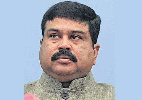 சமையல் எரிவாயு மானியம் பெற ஆதார் எண் கட்டாயம் இல்லை﻿, வங்கிக் கணக்கு போதும்﻿: மத்திய அமைச்சர் விளக்கம்﻿