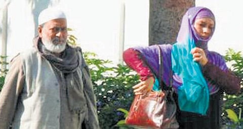 ஐ.எஸ். தீவிரவாதிகளுக்கு ஆதரவு விவகாரம்: கைது செய்யப்பட்ட மகனை விடுவிக்குமாறு போலீஸ் கமிஷனரிடம் பெற்றோர் வேண்டுகோள்﻿