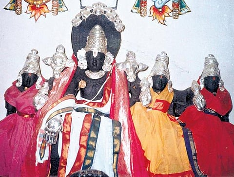 அலங்காரப் பிரியன் விஷ்ணு
