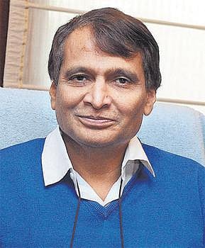 பெண் பயணிகளின் பாதுகாப்புக்காக ரயில்வே பாதுகாப்புப் படையில் பெண் காவலர்கள்﻿