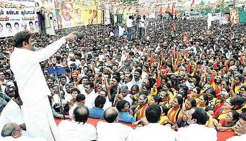 திமுக, அதிமுகவை நம்ப வேண்டாம்﻿: மதுரை ஆர்ப்பாட்டத்தில் விஜயகாந்த் வேண்டுகோள்﻿
