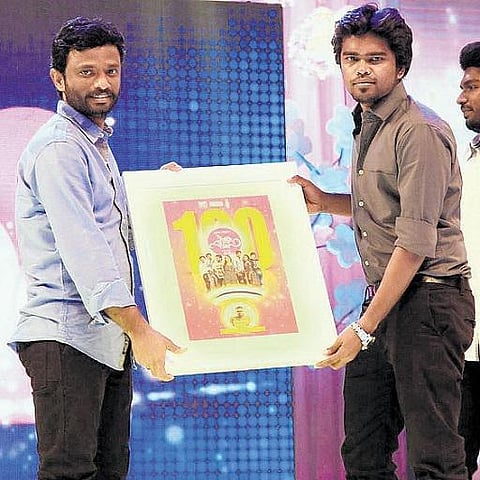 சினிமா காஸ்ட்யூமரான ரசிகன்