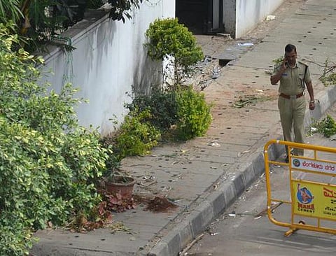 பெங்களூரு குண்டுவெடிப்பில் ‘சிமி’ அமைப்புக்கு தொடர்பு?- தனிப்படை போலீஸார் 5 மாநிலங்களில் தீவிர விசாரணை