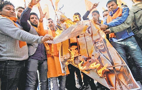 பிகே படத்துக்கு எதிர்ப்பு﻿﻿: தியேட்டர்களில் சூறையாடல்﻿﻿
