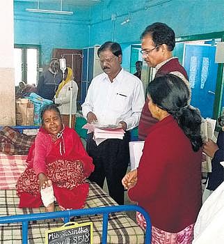உதகை மருத்துவமனையில் அதிகாரிகள் ஆய்வு