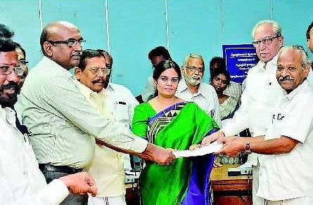 சமரச ஆவணங்களில் தொழிற்சங்கம் கையெழுத்து﻿﻿: பஸ் தொழிலாளர் வேலை நிறுத்த வாபஸால் பஸ்கள் இயக்கம்﻿